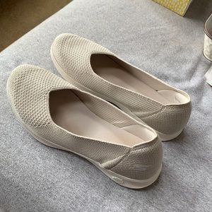 Sketchers size 8 light weight shoe